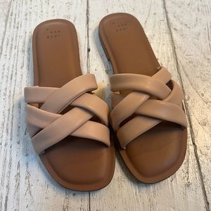 ‼️ FINAL SALE ‼️Sandals with padded straps, size 8.5. Worn once, look brand new!